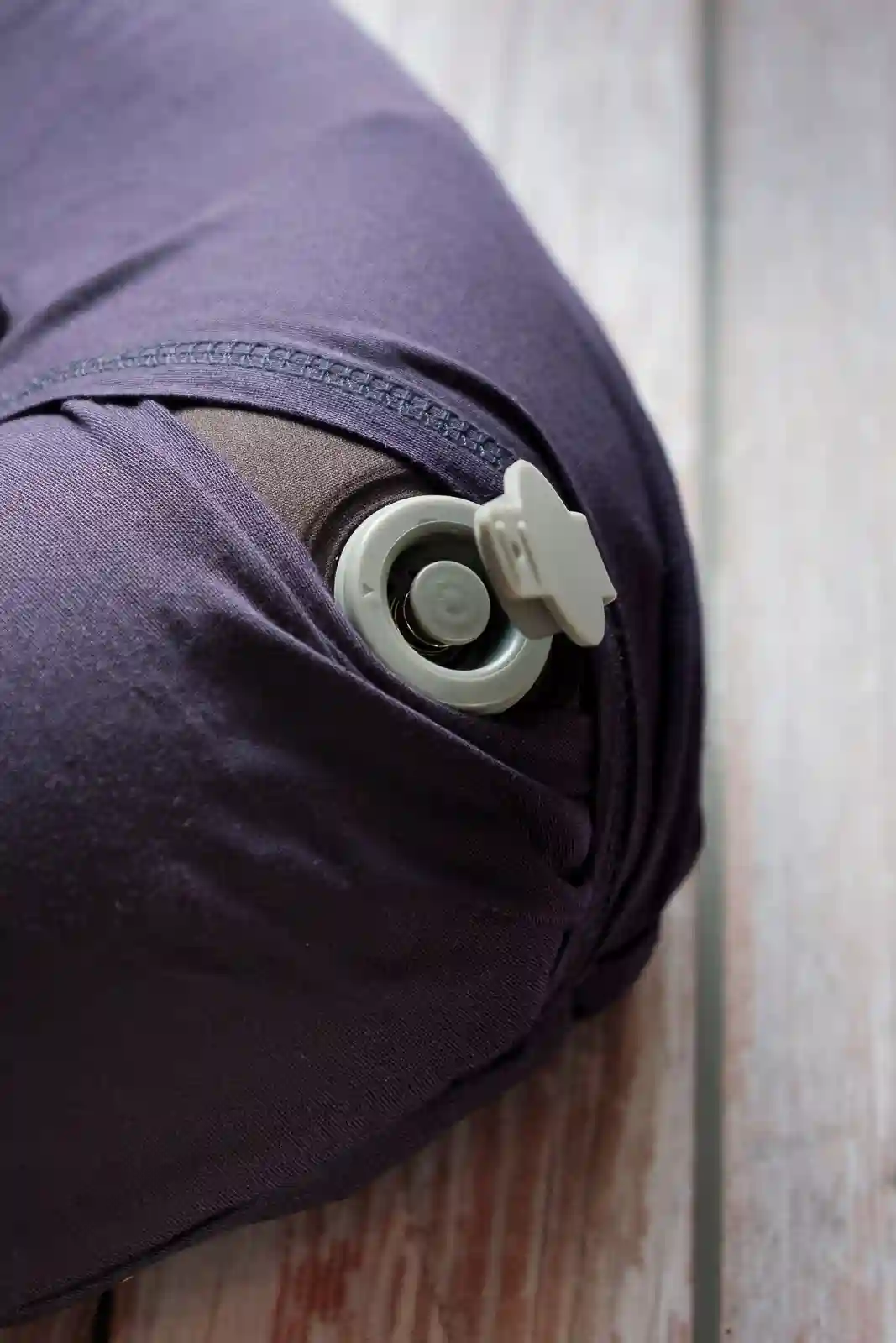 Close-up of the inflating valve of the LayOn Magic Neck Pillow